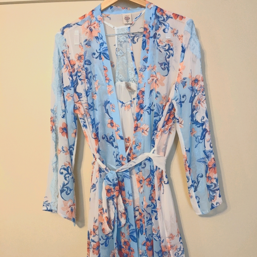 In Bloom Chemise and Robe NWOT
